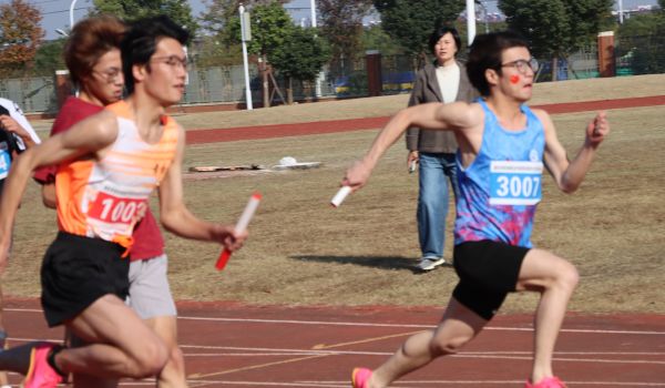 运动会圆满落幕！让我们重温那些定格在冬日暖阳下的精彩瞬间